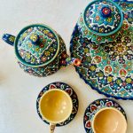 ست چای خوری با دیس گرد مشخصات : شامل : ۲ عدد فنجان ، یک عدد قندان ، ۲ عدد نعلبکی ، یک عدد دیس قطر ۳۰